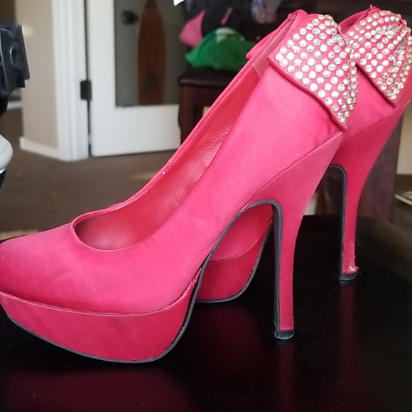 Red Heels - Picture 2 of 3